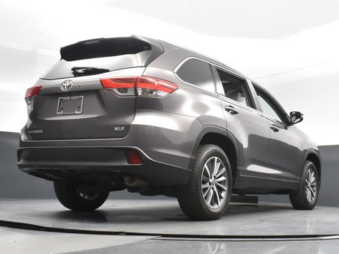 Used 2019 Toyota Highlander XLE image 14