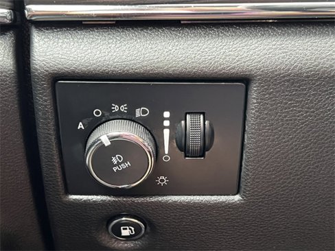 Used 2019 Jeep Grand Cherokee Limited image 18