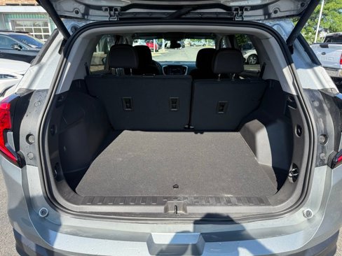 Used 2024 GMC Terrain SLE w/ Driver Convenience Package image 17