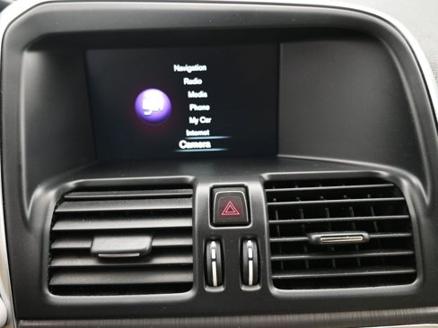 Used 2016 Volvo XC60 T6 w/ Proximity Package image 17