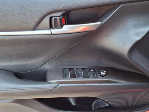 Used 2023 Toyota Camry XLE image 10
