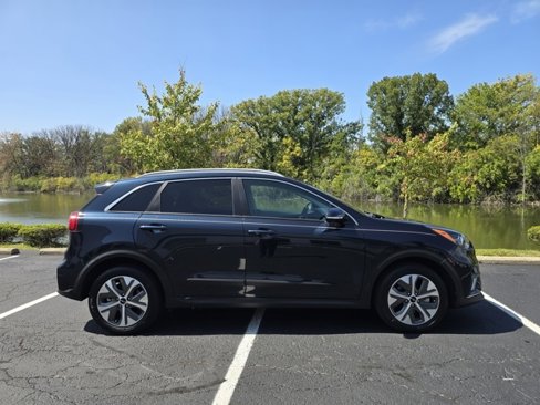 Used 2022 Kia Niro EX Premium image 5