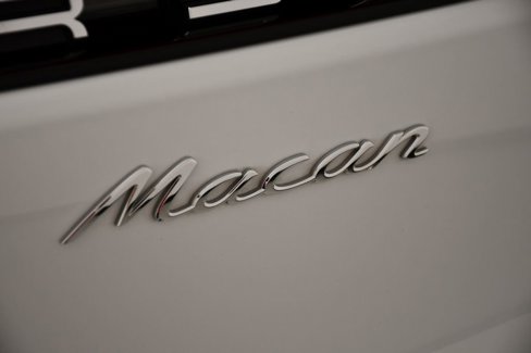 Used 2025 Porsche Macan image 11