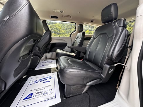 Used 2022 Chrysler Pacifica Touring-L image 20