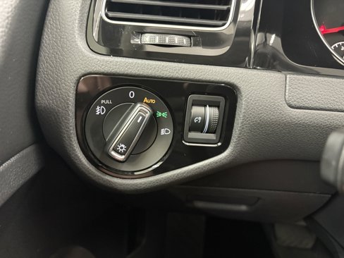 Used 2015 Volkswagen Golf SEL image 15