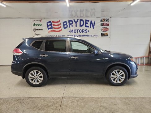 Used 2016 Nissan Rogue SV image 1