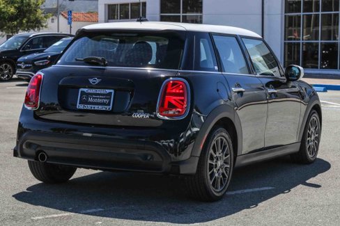 Used 2023 MINI Cooper 4-Door Hardtop image 8