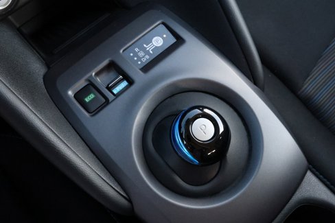 Used 2024 Nissan Leaf S image 23