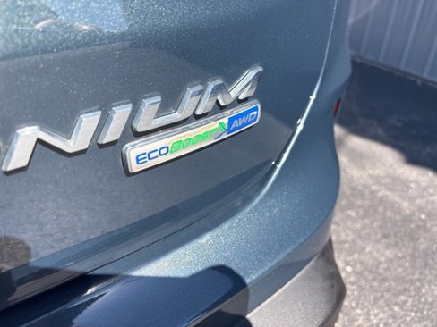 Used 2019 Ford Edge Titanium w/ Cold Weather Package image 11