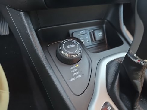 Used 2016 Jeep Cherokee Limited w/ Luxury Group image 13