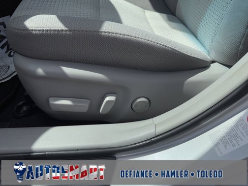 Used 2013 Toyota Camry LE image 21