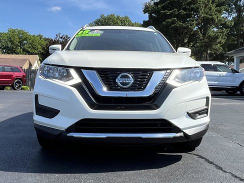 Used 2018 Nissan Rogue SV image 18
