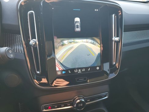 Used 2022 Volvo XC40 P8 Recharge Plus image 38
