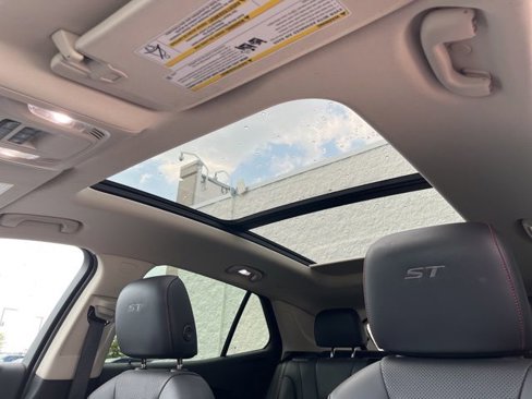 Used 2022 Buick Envision Essence w/ Sport Touring Package image 12