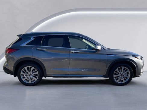 New 2025 INFINITI QX50 Luxe image 3