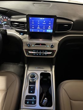 Used 2023 Ford Explorer XLT w/ Equipment Group 202A image 28