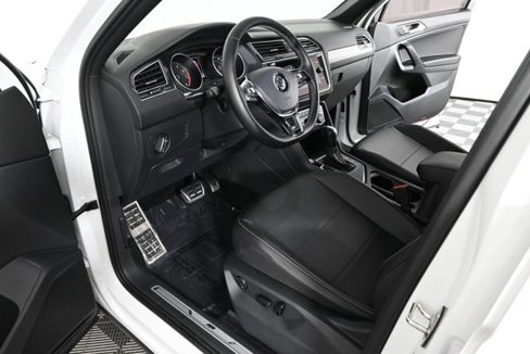 Certified 2021 Volkswagen Tiguan SE R-Line image 20