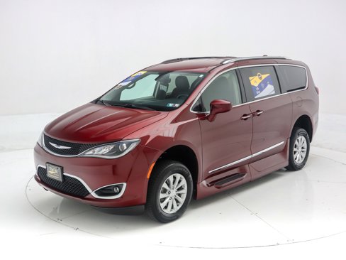 Used 2018 Chrysler Pacifica Touring-L image 10