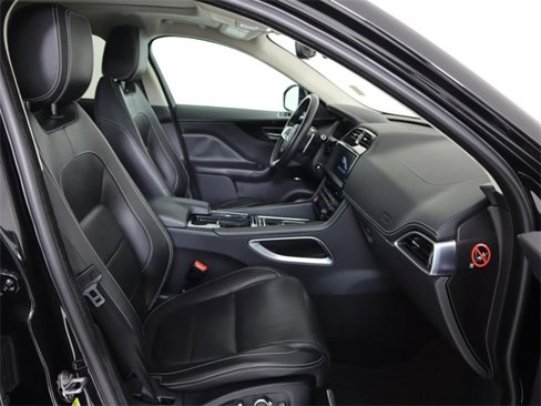 Used 2019 Jaguar F-PACE R-Sport image 13