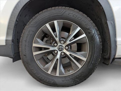 Used 2016 Toyota Highlander XLE image 13