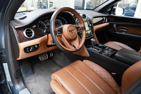 Used 2017 Bentley Bentayga image 12