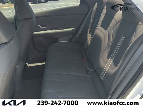 Used 2023 Hyundai Elantra SEL image 11