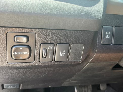 Used 2018 Toyota RAV4 LE image 16