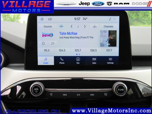 Used 2022 Ford Escape SE w/ SE Sport Appearance Package image 10