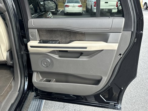 Used 2020 Ford Expedition Max Limited image 16