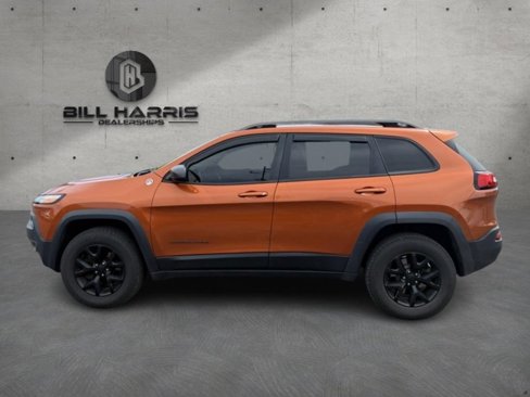 Used 2016 Jeep Cherokee Trailhawk w/ Cold Weather Group image 8
