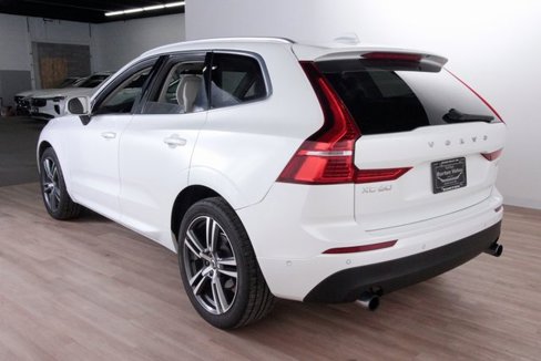 Used 2018 Volvo XC60 T5 Momentum w/ Vision Package image 7