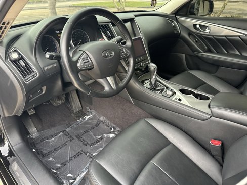 Used 2017 INFINITI Q50 Signature Edition w/ All Weather Package (L93) image 11