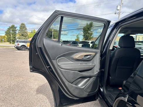 Used 2022 GMC Terrain Denali w/ Black Diamond Edition image 14