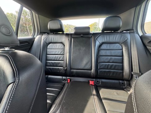 Used 2016 Volkswagen Golf R 4-Door image 15