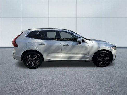 Used 2022 Volvo XC60 B5 Momentum w/ Advanced Package image 9