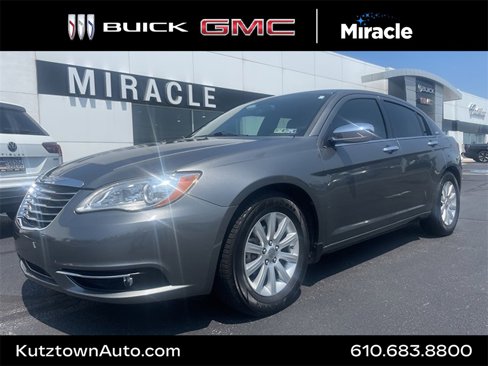 Used 2013 Chrysler 200 Limited image 1