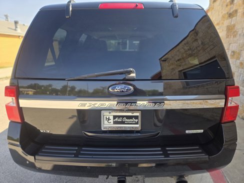Used 2015 Ford Expedition XLT image 17