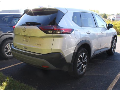 Used 2022 Nissan Rogue SV image 4