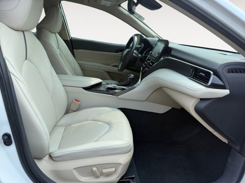 Certified 2022 Toyota Camry XLE w/ Navigation Package image 15