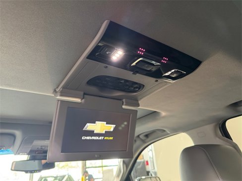 Used 2018 Chevrolet Suburban LT image 18
