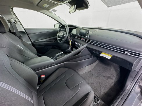 New 2025 Hyundai Elantra SE image 12