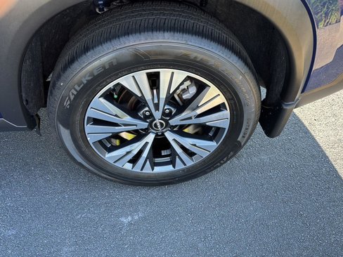 Used 2023 Nissan Rogue SV image 32