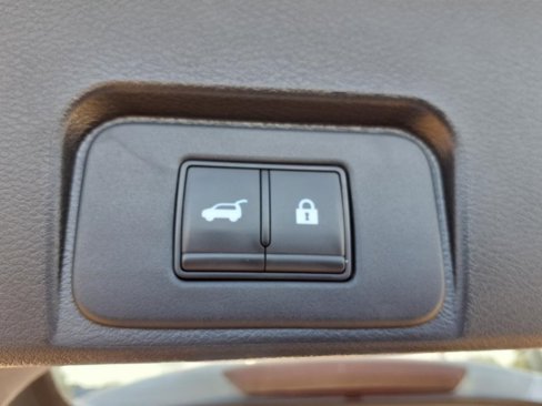 Used 2024 Nissan Rogue SV image 6