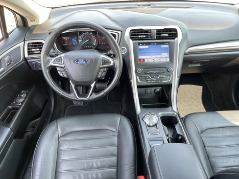 Used 2018 Ford Fusion SE w/ Fusion SE Technology Package image 8