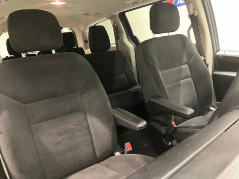Used 2018 Dodge Grand Caravan SE image 48