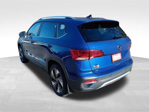 Used 2024 Volkswagen Taos SE image 3