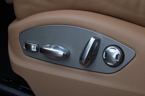 Certified 2024 Porsche Macan image 20