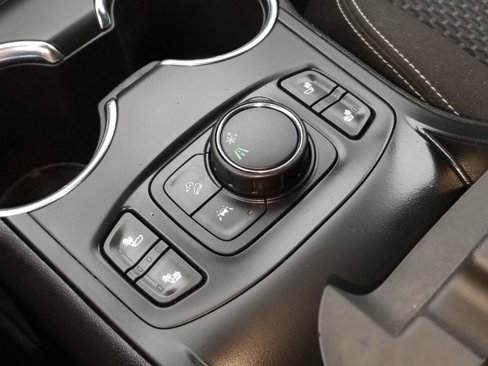 Used 2022 GMC Terrain SLE w/ Driver Convenience Package image 11