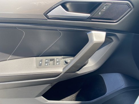 Certified 2022 Volkswagen Tiguan SE image 25