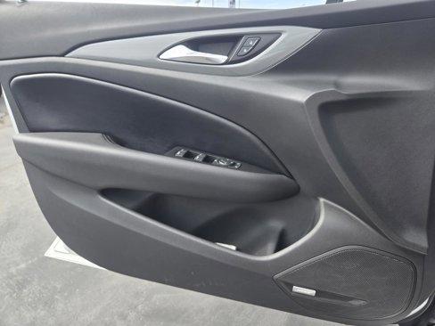 Used 2018 Buick Regal Preferred w/ Sights and Sounds Package image 15